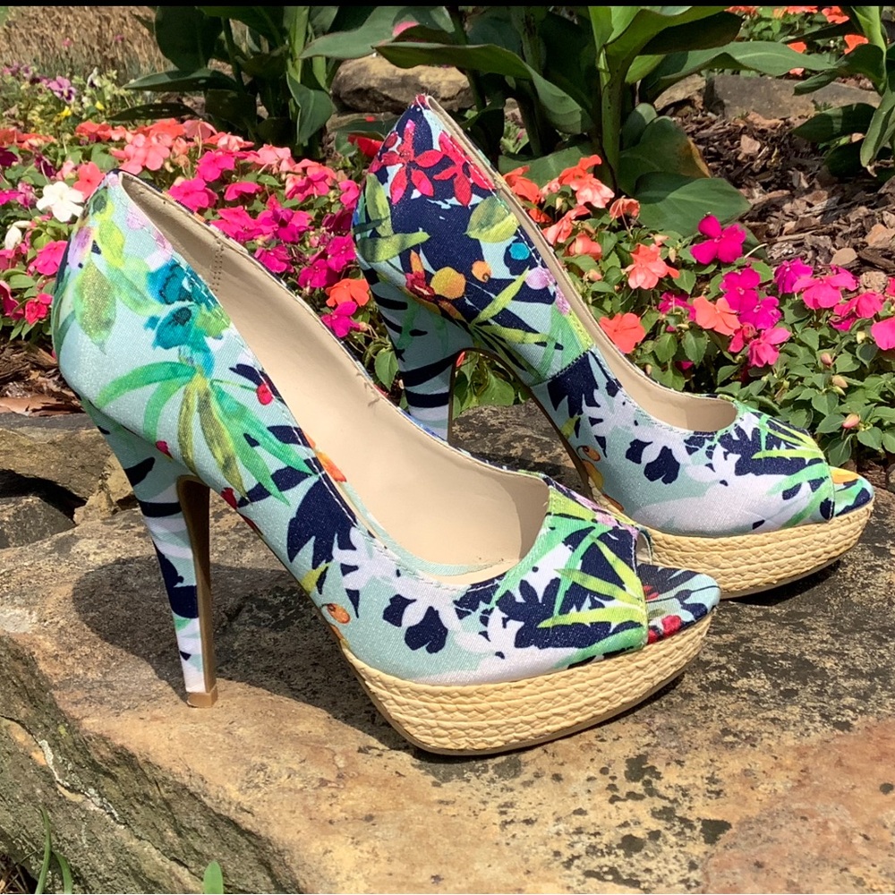 Apt 9 Floral Platform Heels - Size 6